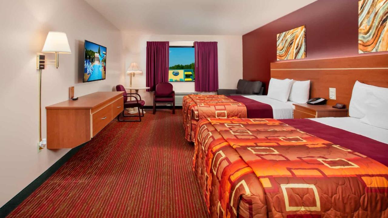 ויסקונסין דלס Grand Marquis Waterpark Hotel & Suites מראה חיצוני תמונה
