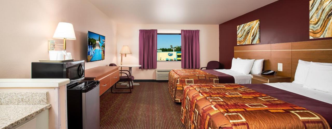 ויסקונסין דלס Grand Marquis Waterpark Hotel & Suites מראה חיצוני תמונה
