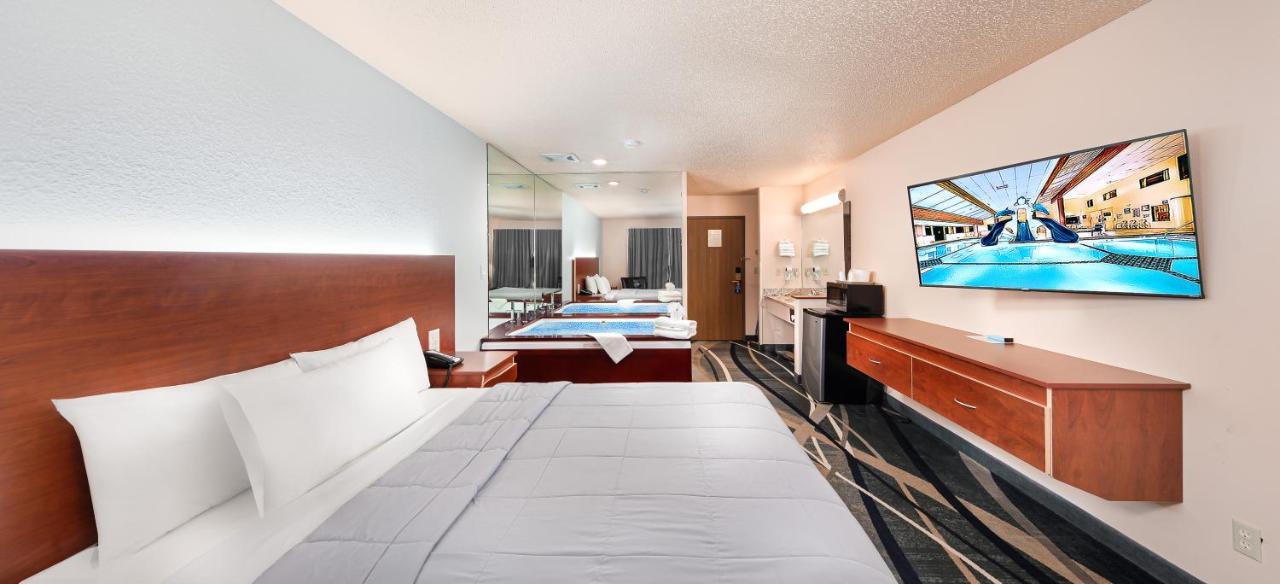 ויסקונסין דלס Grand Marquis Waterpark Hotel & Suites מראה חיצוני תמונה