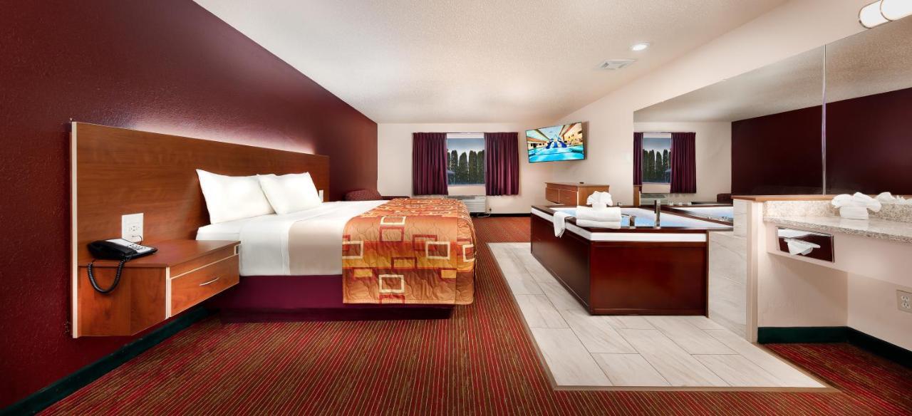 ויסקונסין דלס Grand Marquis Waterpark Hotel & Suites מראה חיצוני תמונה